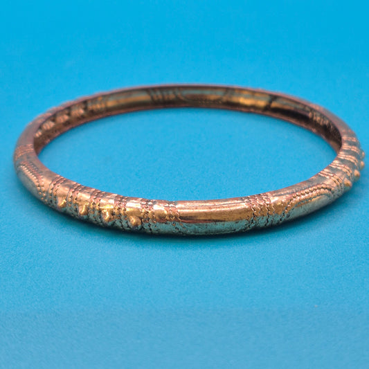 Vintage Armreif mit geometrischer Gravur und Punkt-Detail