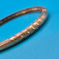 Vintage Armreif mit geometrischer Gravur und Punkt-Detail