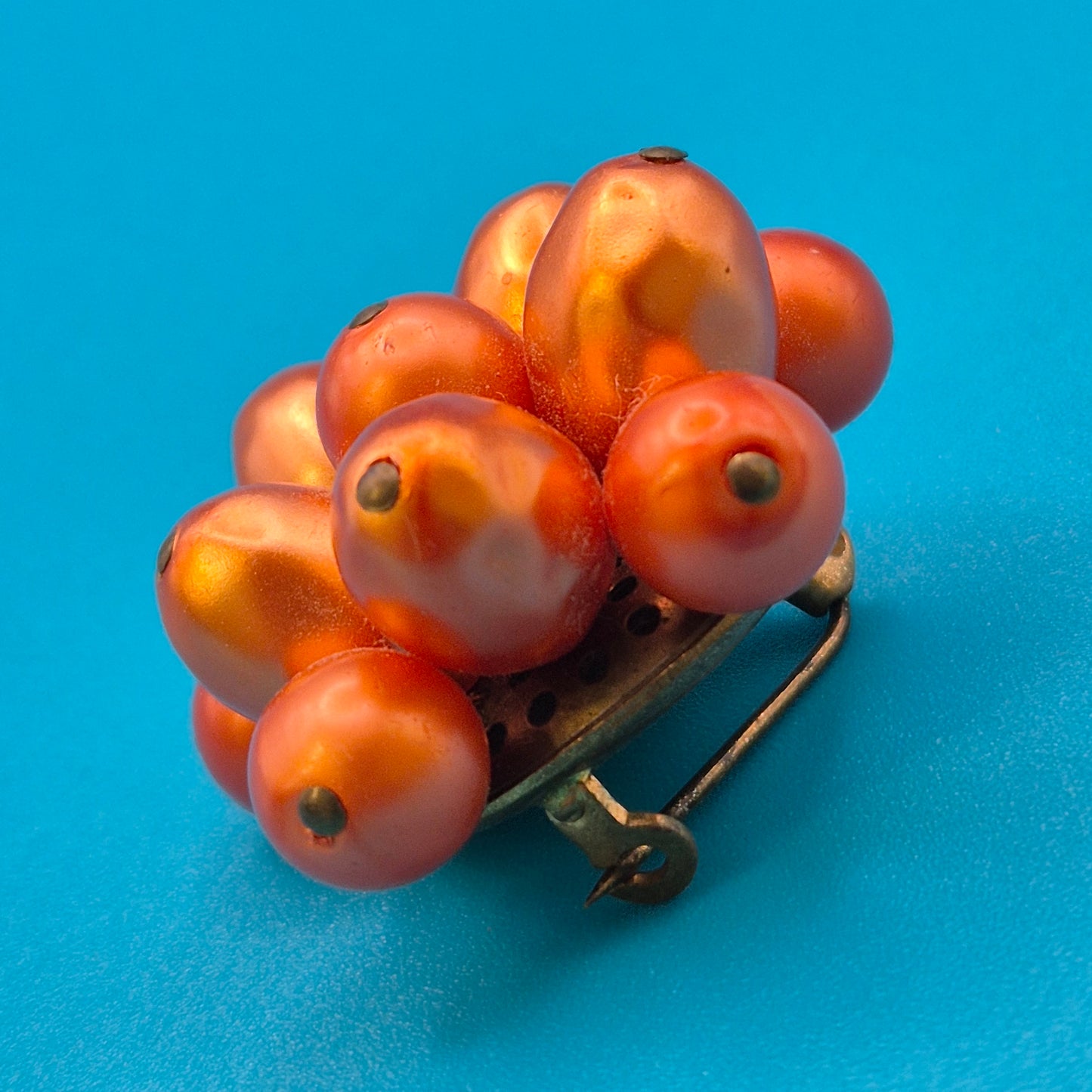 Vintage Cluster-Brosche in leuchtendem Orange - Modeschmuck