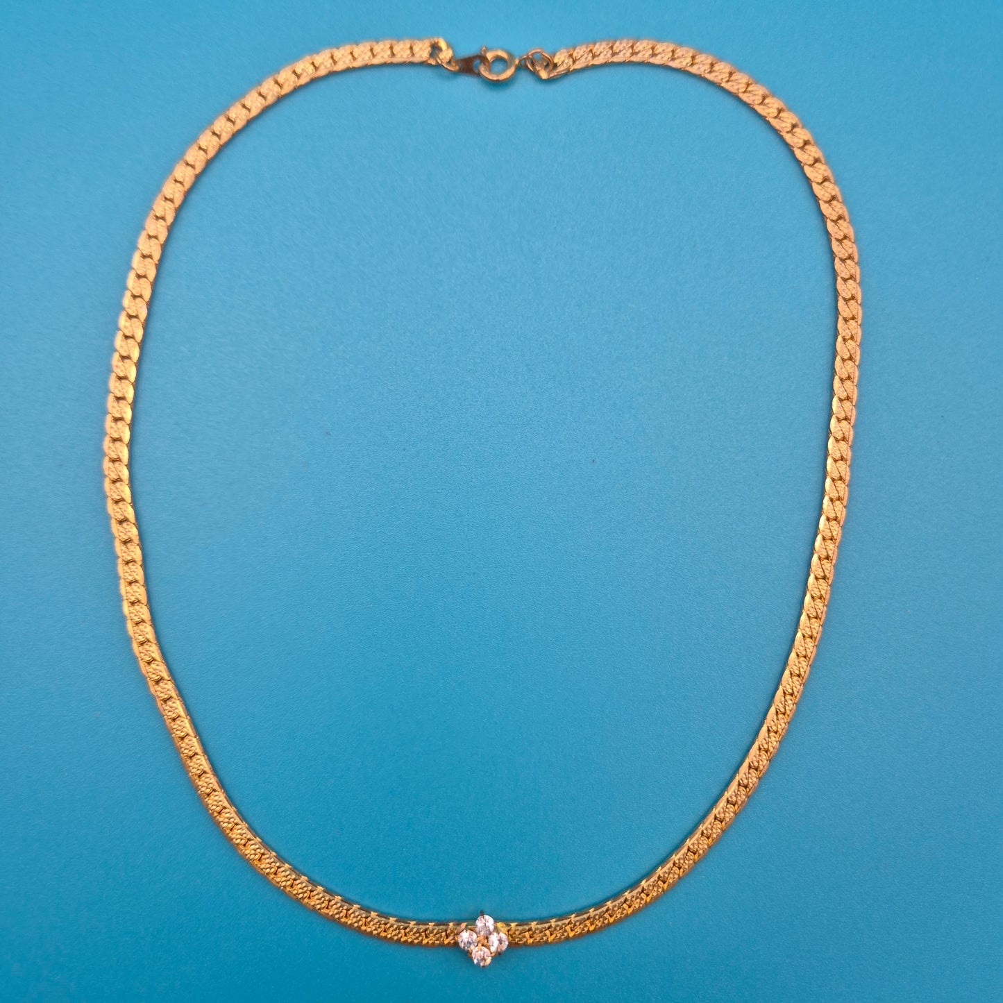Elegante Vintage Gold-Kette mit zartem Zirkonia-Blütenanhänger