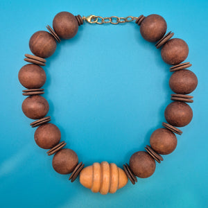 Vintage Statement-Kette Holzperlen mit zentralem Riffel-Element Boho Chic