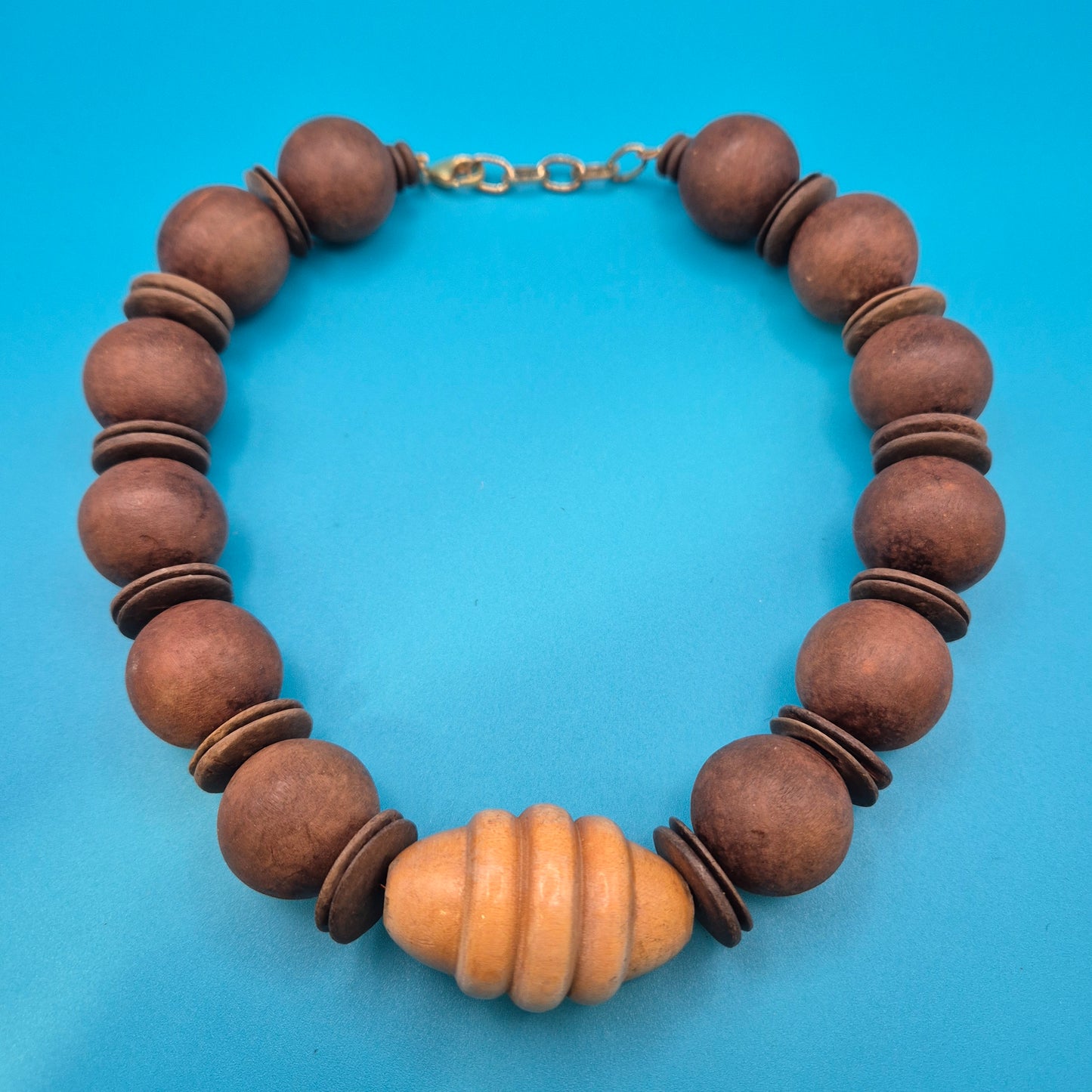 Vintage Statement-Kette Holzperlen mit zentralem Riffel-Element Boho Chic