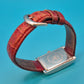 Elegante TCM Armbanduhr in rechteckiger Form mit weinrotem Lederarmband