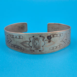 Vintage Armreif im Navajo-Stil mit geometrischer Punzierung