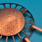 Brutalist Vintage Brosche mit Hammerschlag-Optik aus Kupfer