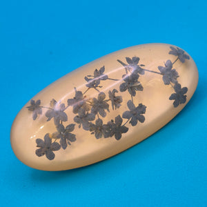 Vintage Brosche Bernsteinoptik mit gepressten Blumen Einschlüssen