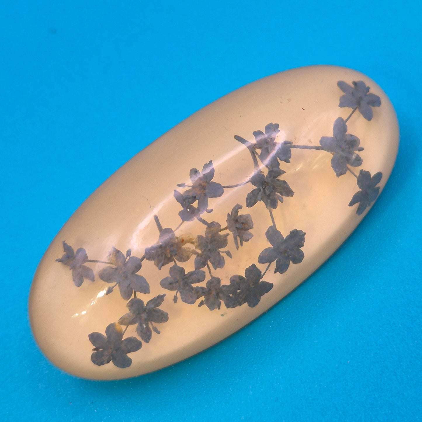 Vintage Brosche Bernsteinoptik mit gepressten Blumen Einschlüssen