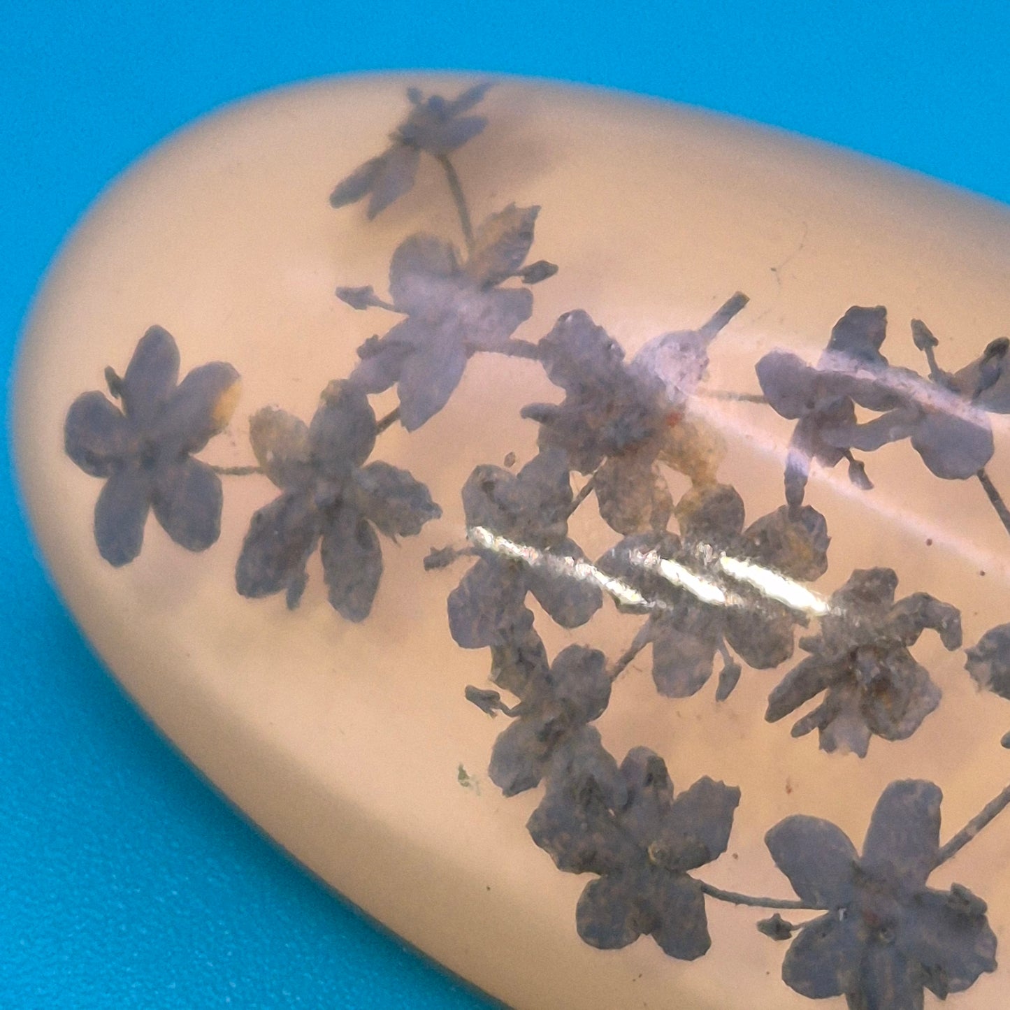 Vintage Brosche Bernsteinoptik mit gepressten Blumen Einschlüssen