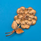 Vintage Goldfarbene Blumen-Brosche mit Blättern Akzenten