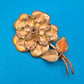 Vintage Goldfarbene Blumen-Brosche mit Blättern Akzenten