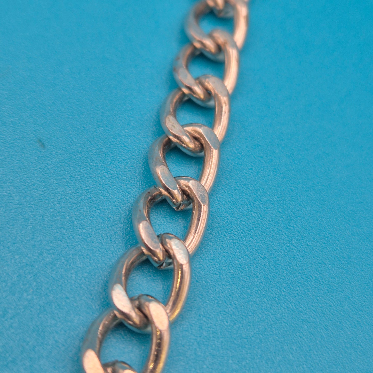 Elegante Vintage Statement-Kette mit geflochtenem Mittelstück Silberfarben