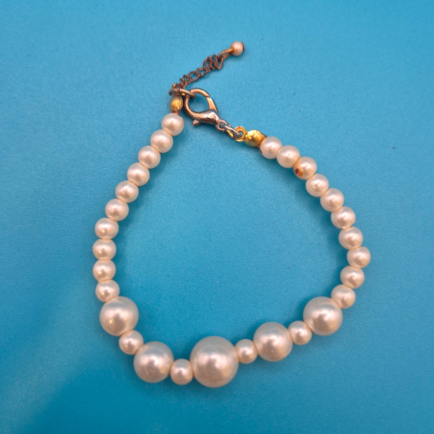 Vintage Perlenarmband mit Größenverlauf und Karabinerverschluss
