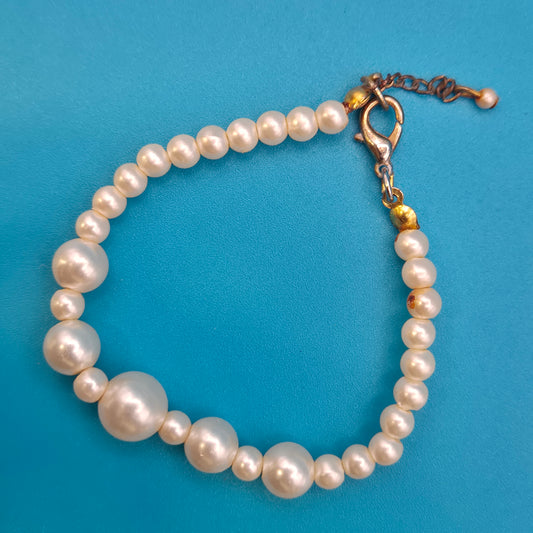 Vintage Perlenarmband mit Größenverlauf und Karabinerverschluss