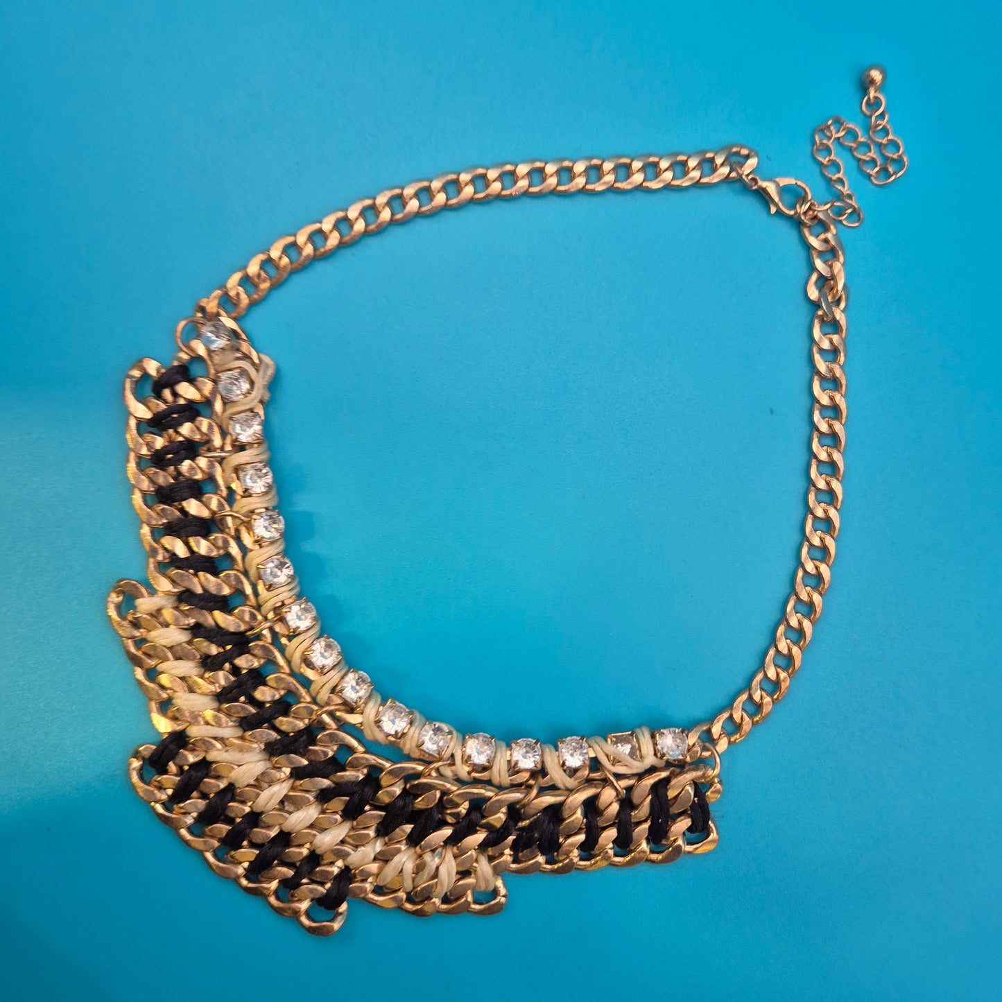 Vintage Statement Collier Goldfarben mit schwarzen und weißen Akzenten