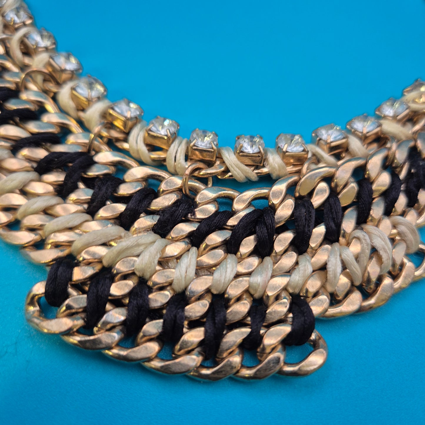 Vintage Statement Collier Goldfarben mit schwarzen und weißen Akzenten