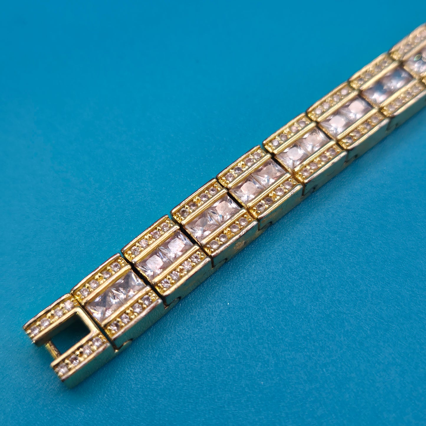 Vintage Armband Goldfarben mit Zirkonia Besatz und ovalem Mittelstein