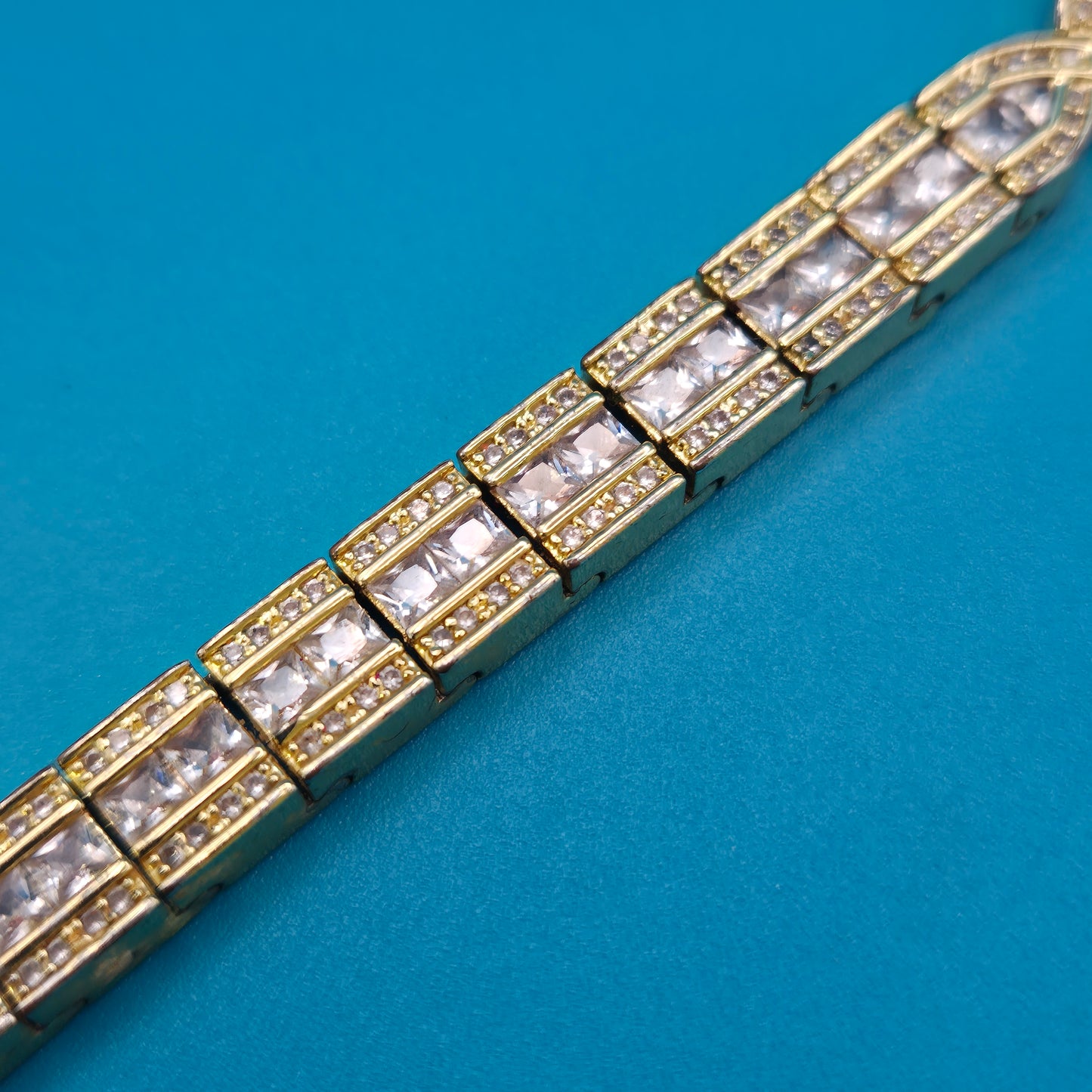 Vintage Armband Goldfarben mit Zirkonia Besatz und ovalem Mittelstein