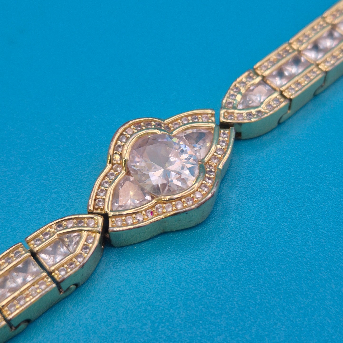 Vintage Armband Goldfarben mit Zirkonia Besatz und ovalem Mittelstein