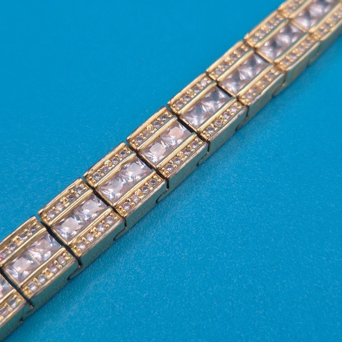 Vintage Armband Goldfarben mit Zirkonia Besatz und ovalem Mittelstein