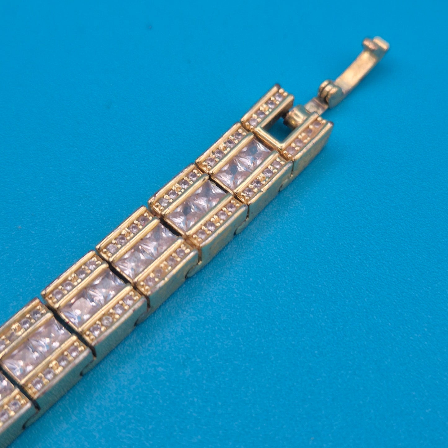 Vintage Armband Goldfarben mit Zirkonia Besatz und ovalem Mittelstein