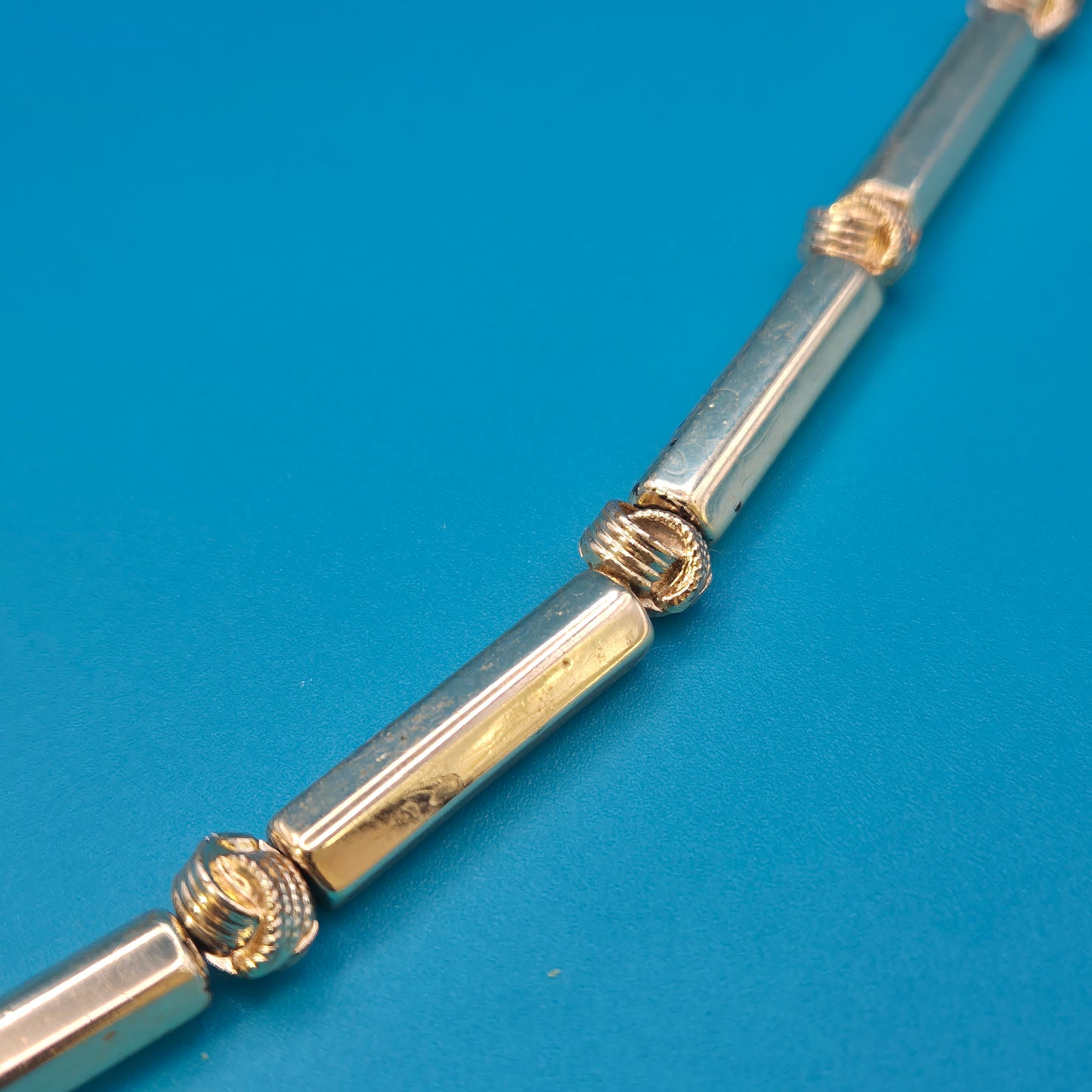 Vintage Goldfarbene Stab-Kette mit Struktur-Elementen