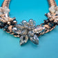 Vintage Statement-Kette mit floralen Kristallen und geflochtenem Band