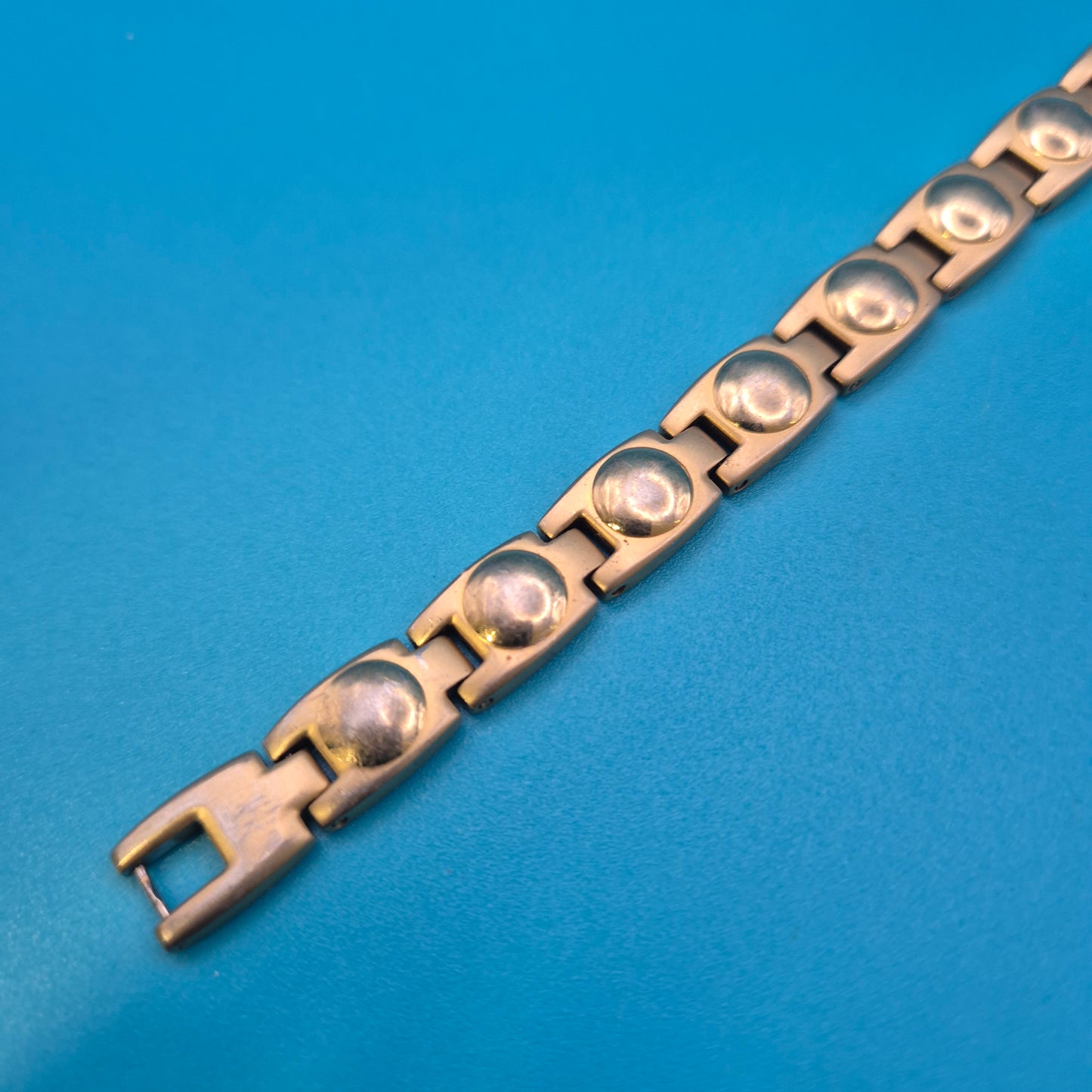 Elegantes Magnet-Armband im Bicolor-Design Gold- und Silberfarben