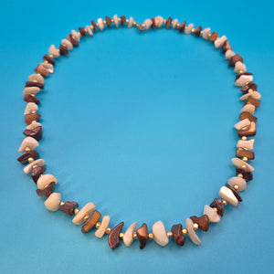 Vintage Muschel-Kette mit braunen Akzenten und Gold-Details