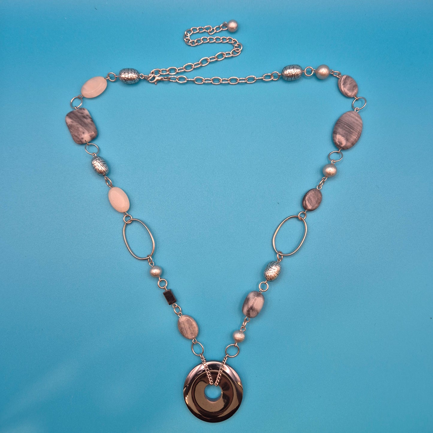Vintage Statement-Kette mit großem Ring-Anhänger in Silber-Optik