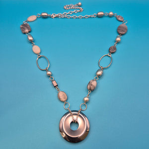 Vintage Statement-Kette mit großem Ring-Anhänger in Silber-Optik