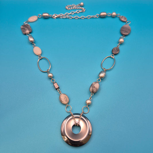 Vintage Statement-Kette mit großem Ring-Anhänger in Silber-Optik