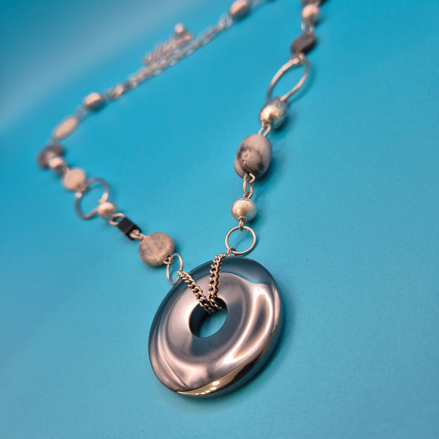 Vintage Statement-Kette mit großem Ring-Anhänger in Silber-Optik