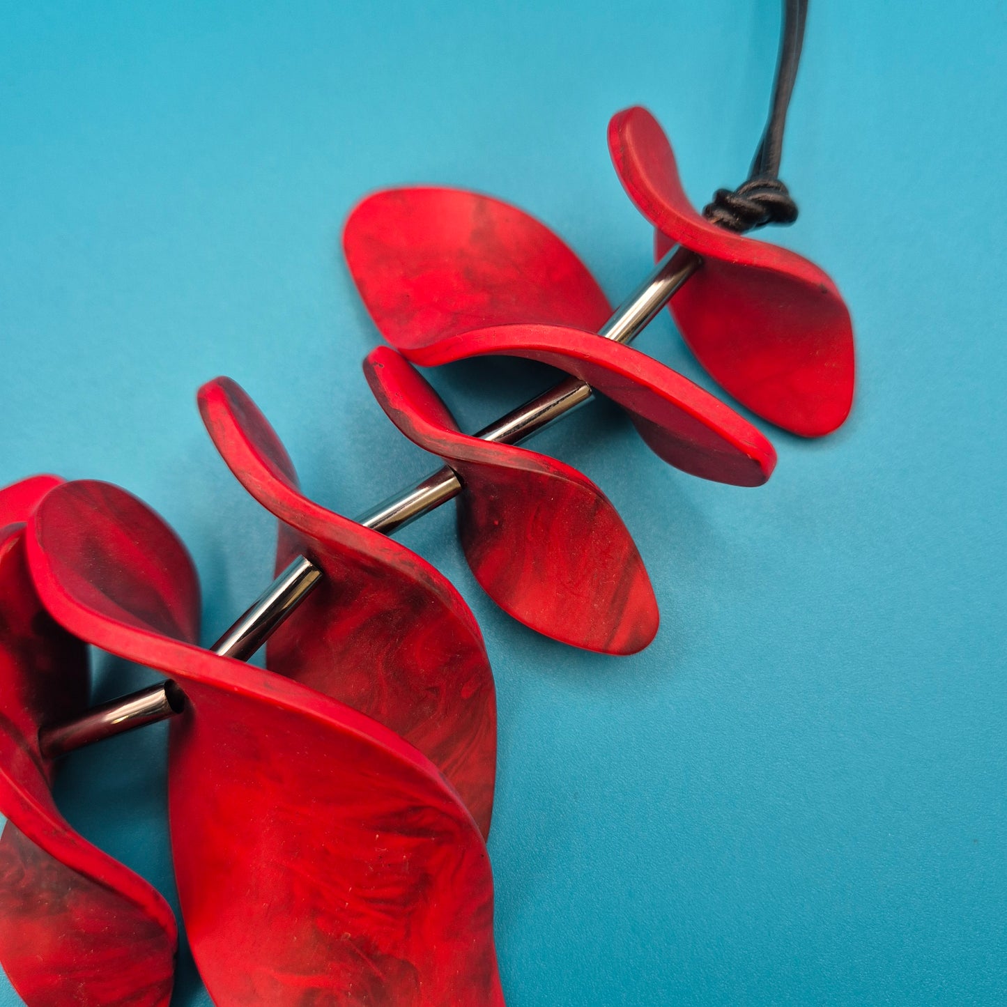 Extravagante Statement-Kette in Rot & Schwarz – Modernes Vintage-Design