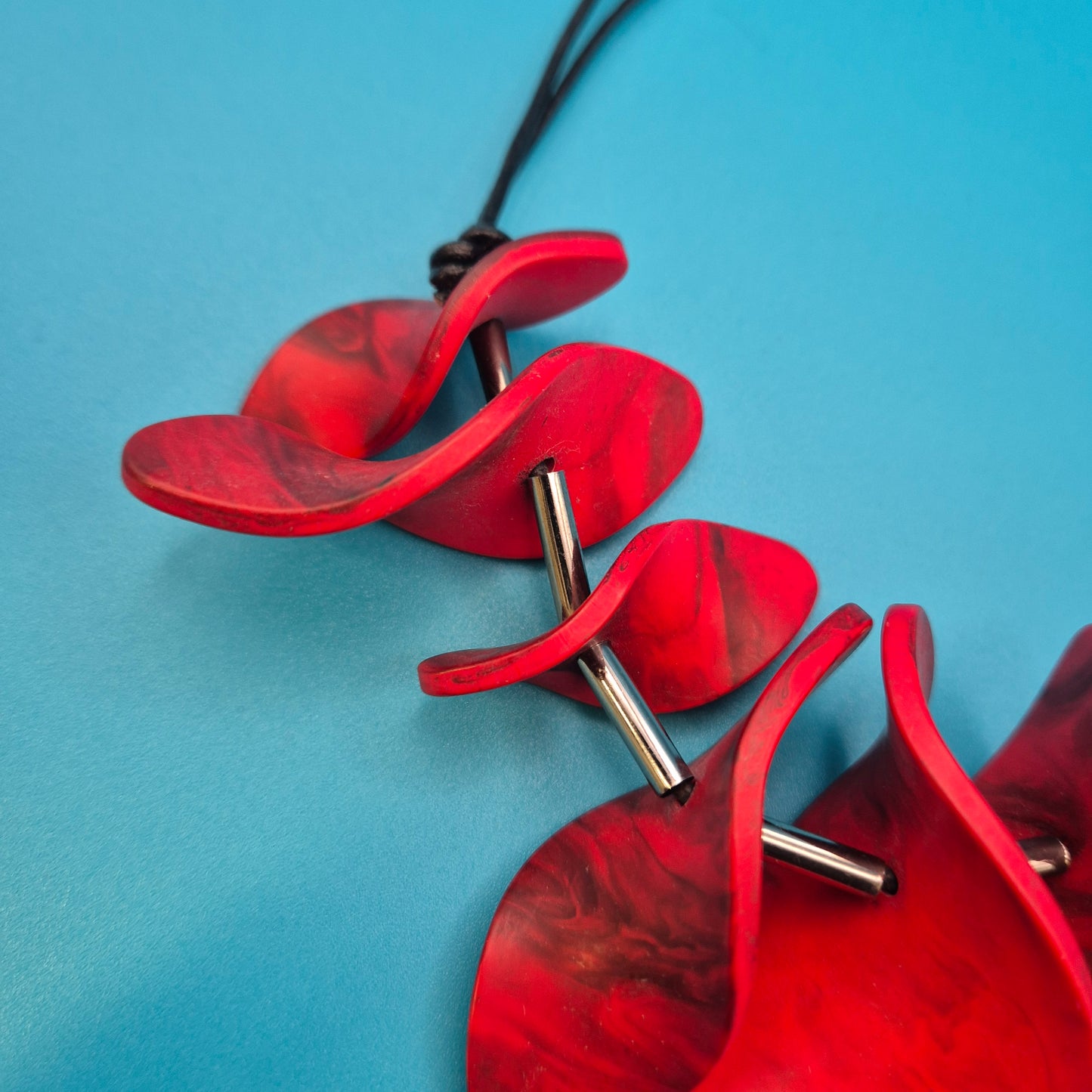 Extravagante Statement-Kette in Rot & Schwarz – Modernes Vintage-Design