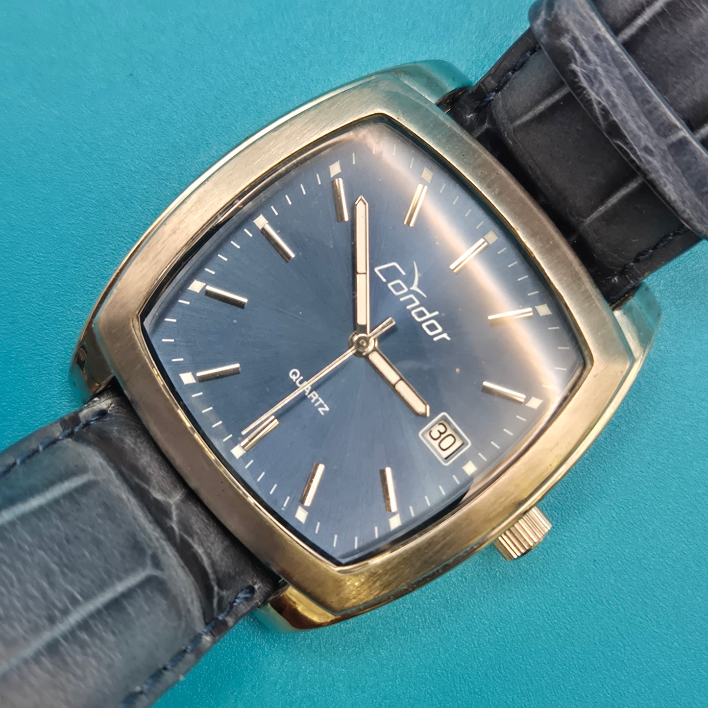 Elegante Vintage Condor Quarzuhr mit quadratischem Gehäuse und Lederarmband