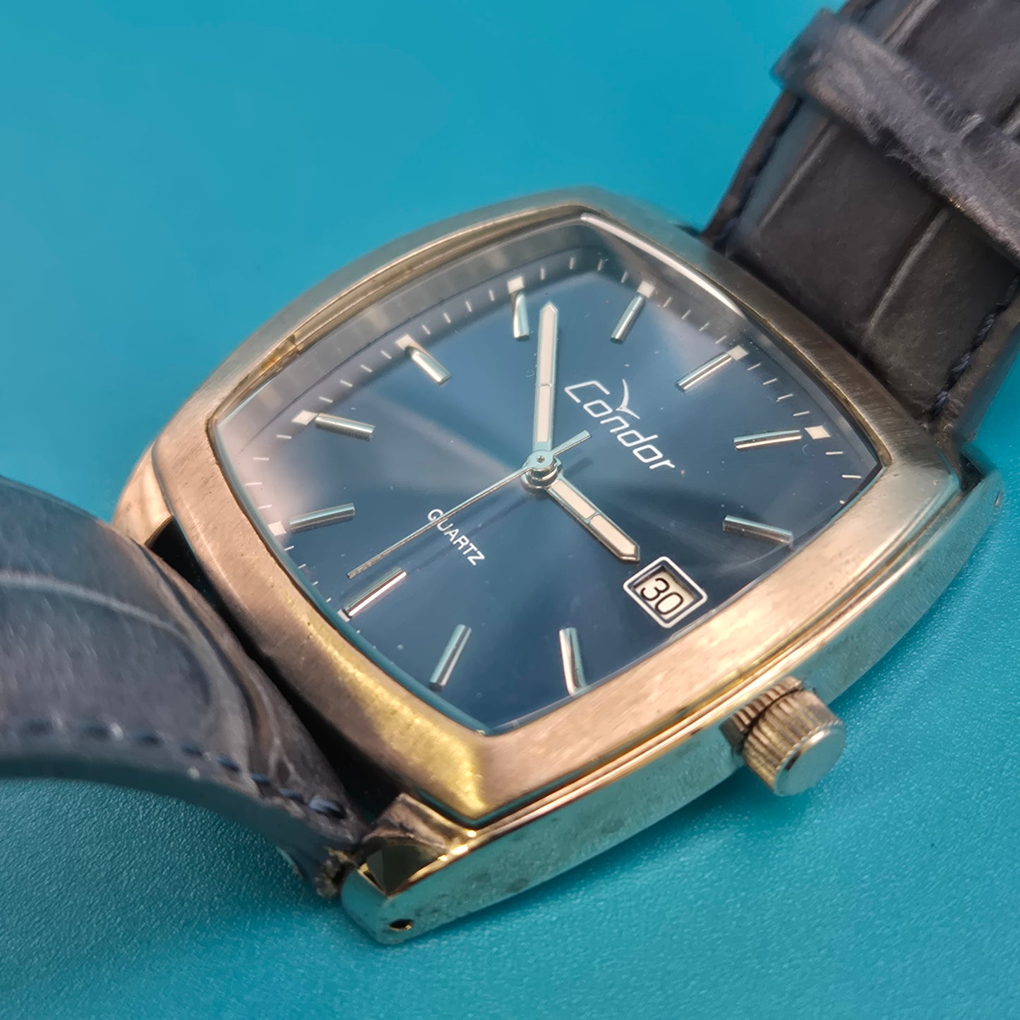 Elegante Vintage Condor Quarzuhr mit quadratischem Gehäuse und Lederarmband