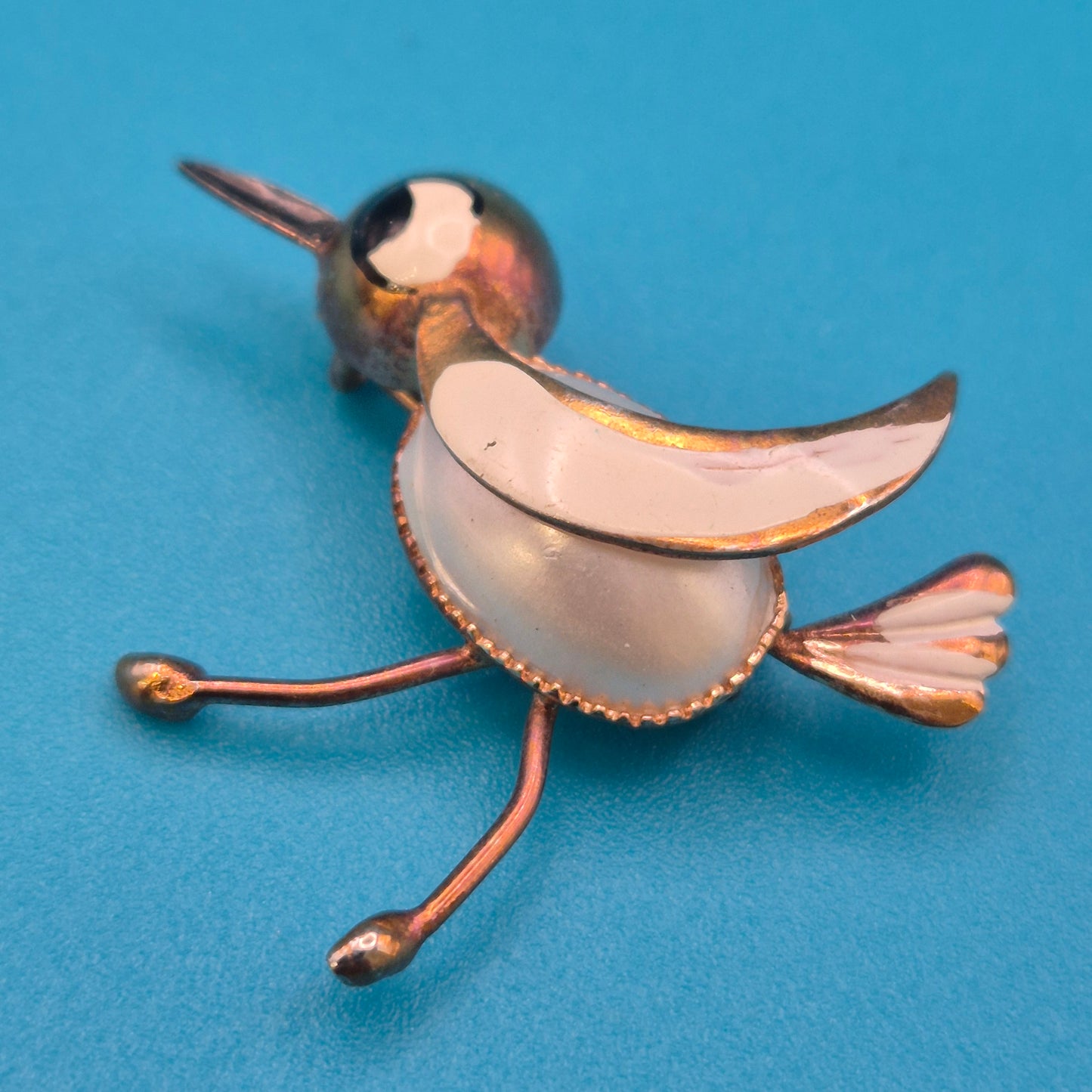 Vintage Vogel-Brosche in Goldoptik mit Emaille-Akzenten und Perlmutt-Optik