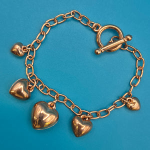 Vintage Roségoldfarbenes Bettelarmband mit Herz-Anhängern