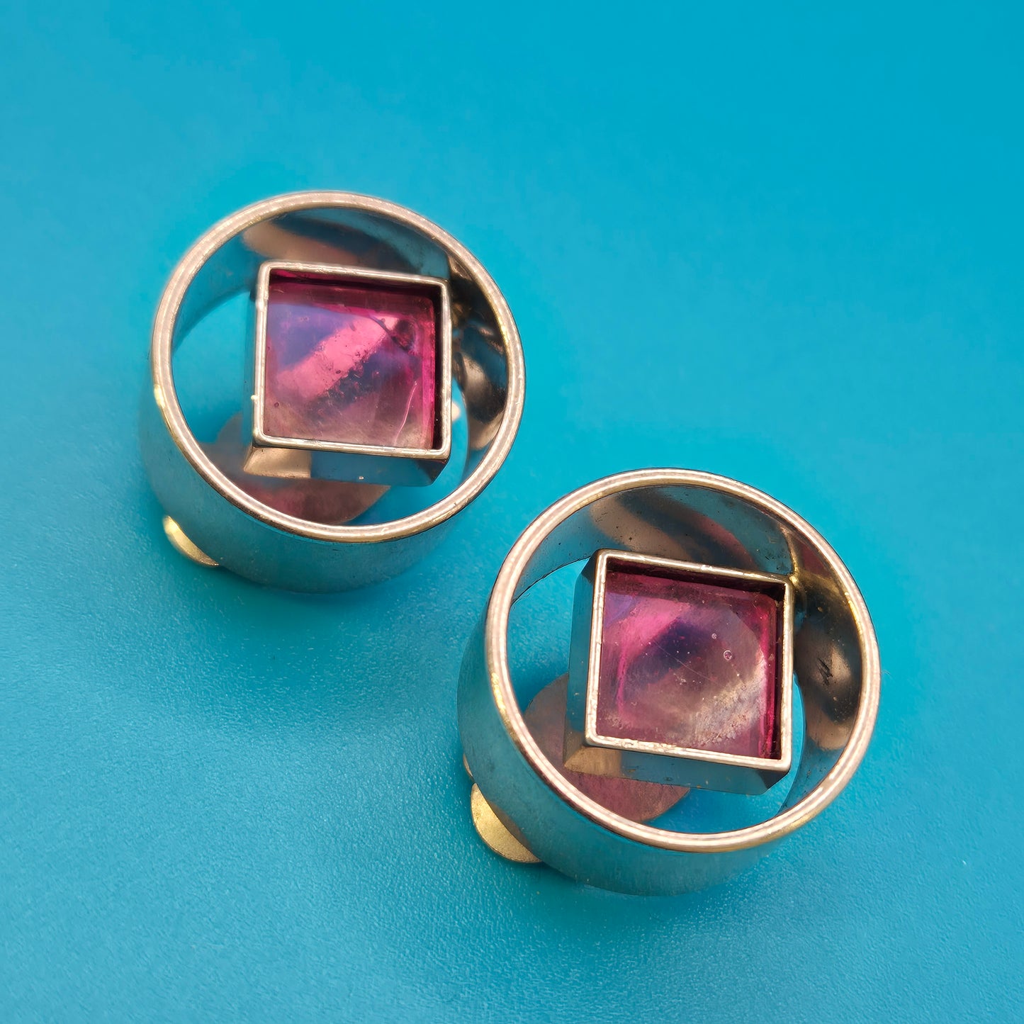 Vintage Ohrclips Geometric Modernismus Silber mit Violett-Schimmer