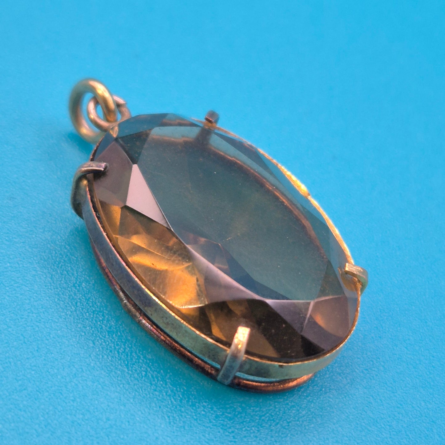 Antiker Anhänger mit facettiertem Rauchquarz in Goldfassung