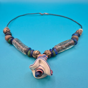 Handgefertigte Vintage-Kette mit antiken Glasperlen und Millefiori-Element