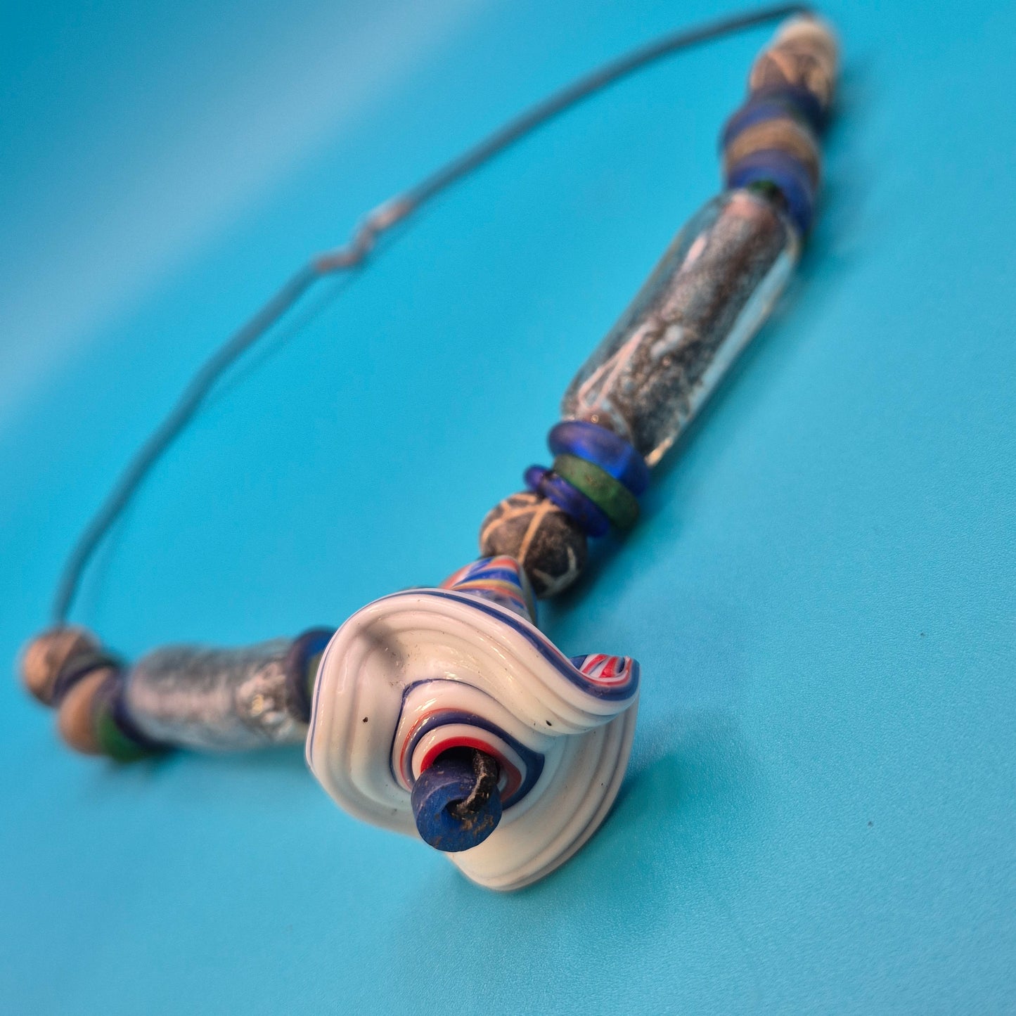 Handgefertigte Vintage-Kette mit antiken Glasperlen und Millefiori-Element