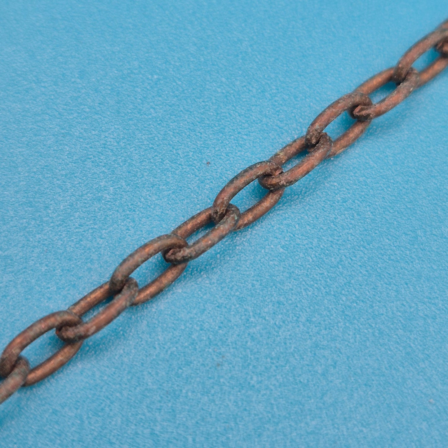 Vintage Statement-Kette mit triangulärem Anhänger und funkelnden Strasssteinen