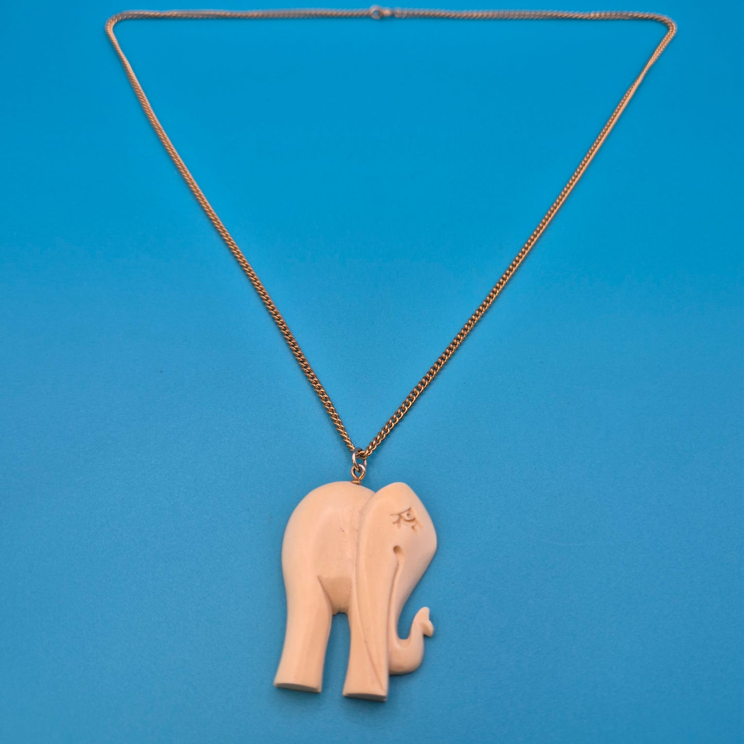 Vintage Elefanten-Anhänger mit Kette – Symbolischer Glücksbringer Schmuck
