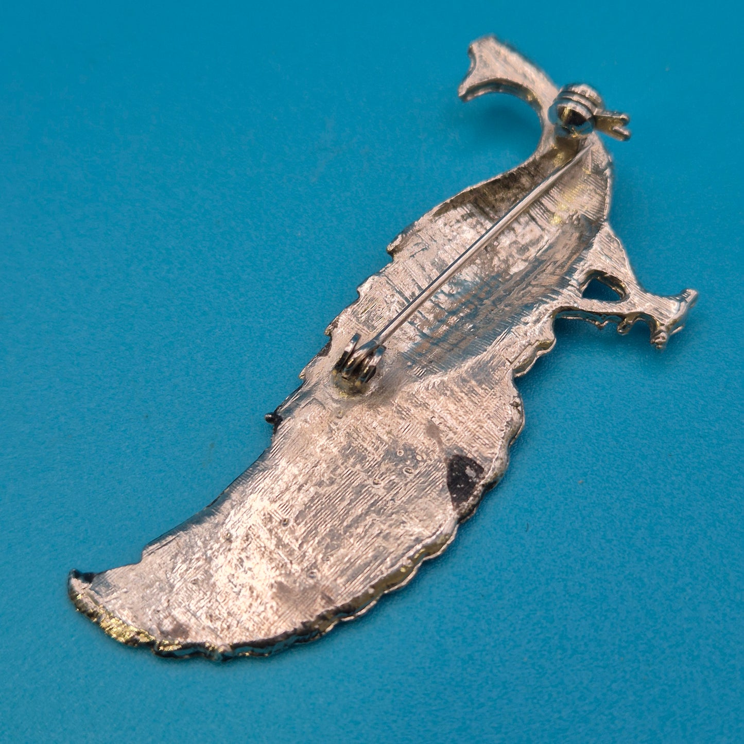 Vintage Pfauen-Brosche in Silber-Optik mit funkelndem Akzentstein