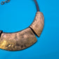 Vintage Statement-Kette mit gehämmerten Messing-Elementen und schwarzem Band