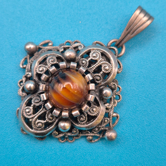 Vintage Silber Filigran Anhänger mit gestreiftem Schmuckstein