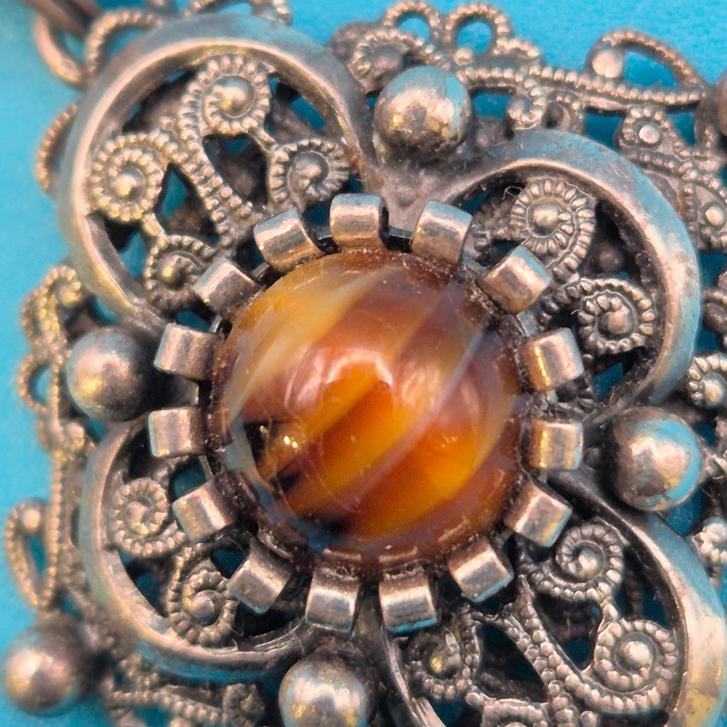 Vintage Silber Filigran Anhänger mit gestreiftem Schmuckstein