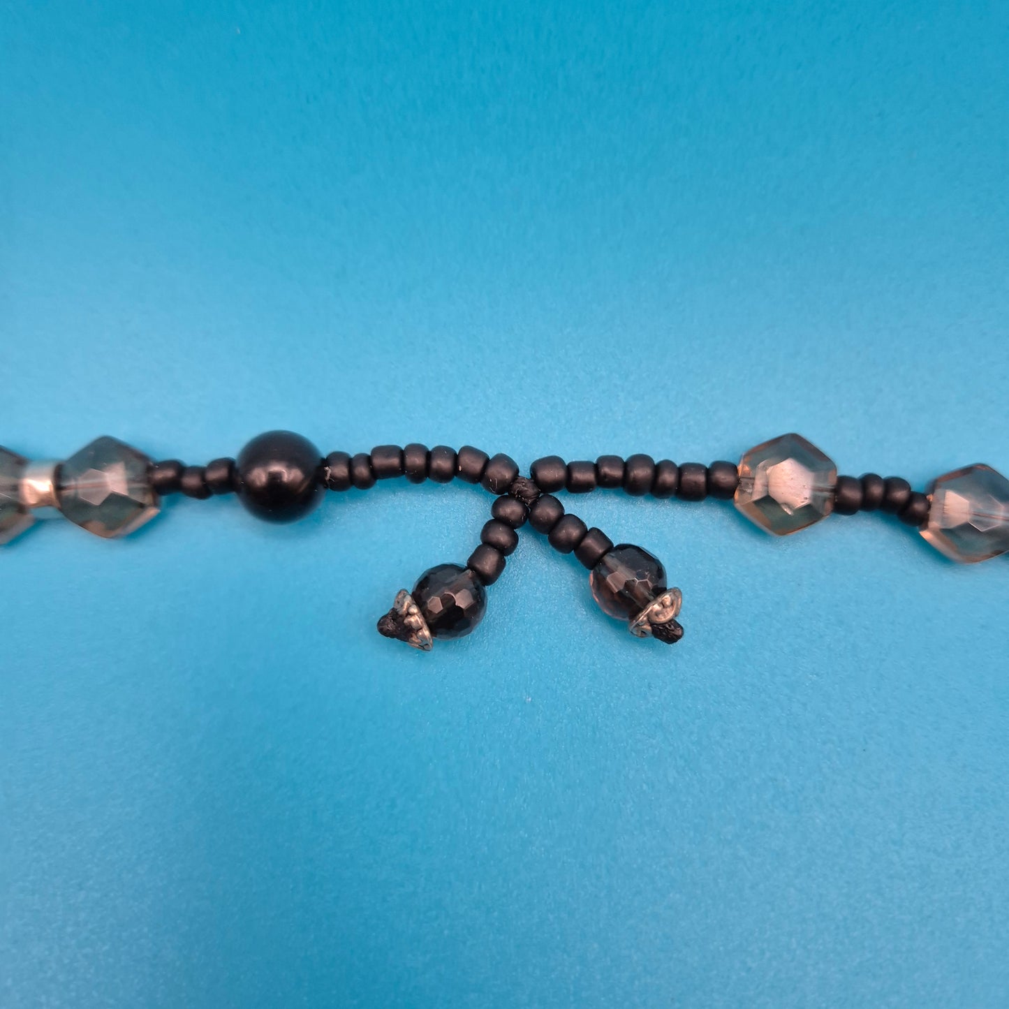 Boho-Kette mit Halbedelsteinen, Charm-Anhängern und verspielten Details
