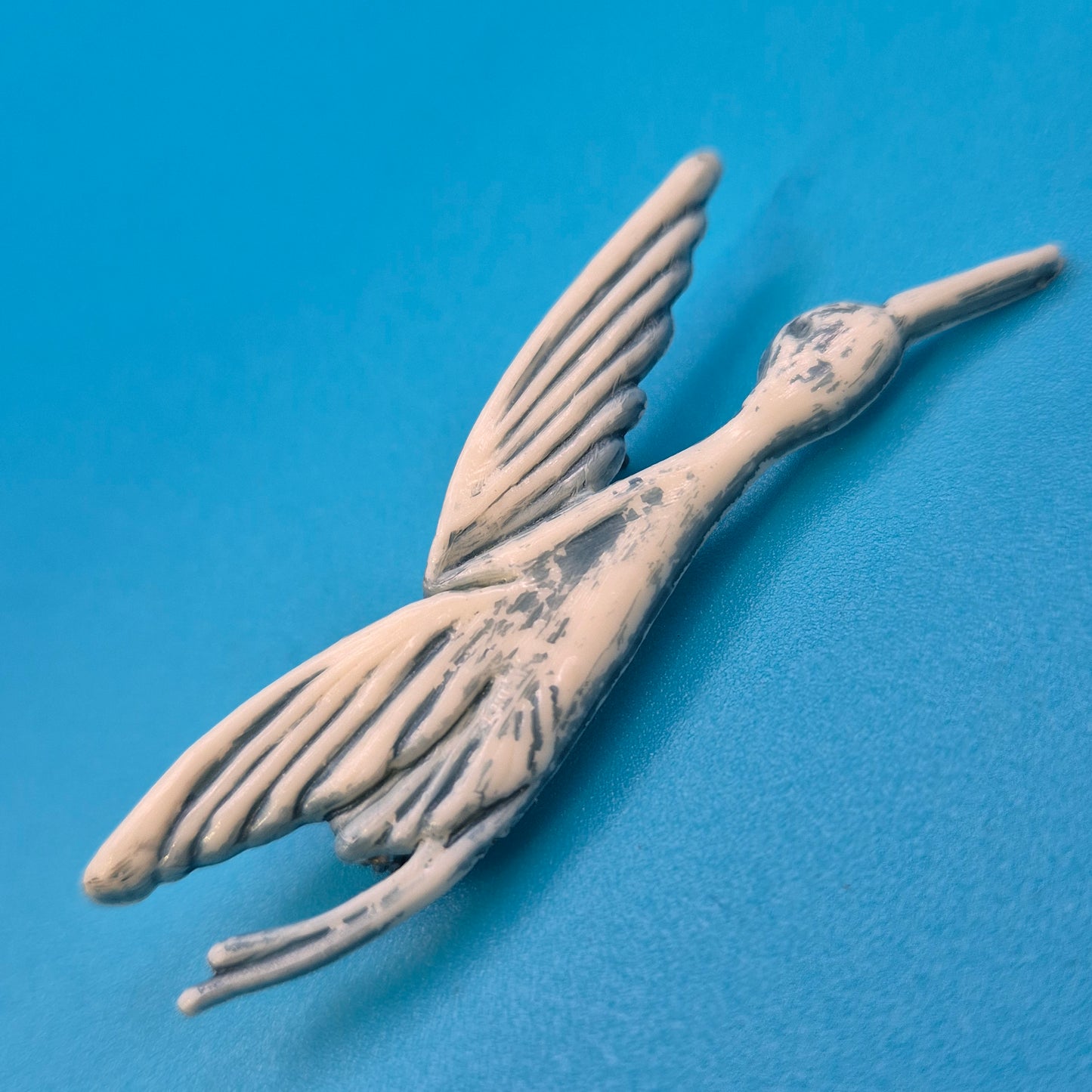 Vintage Vogel Brosche – Filigranes Design in Cremeweiß und Silber-Optik